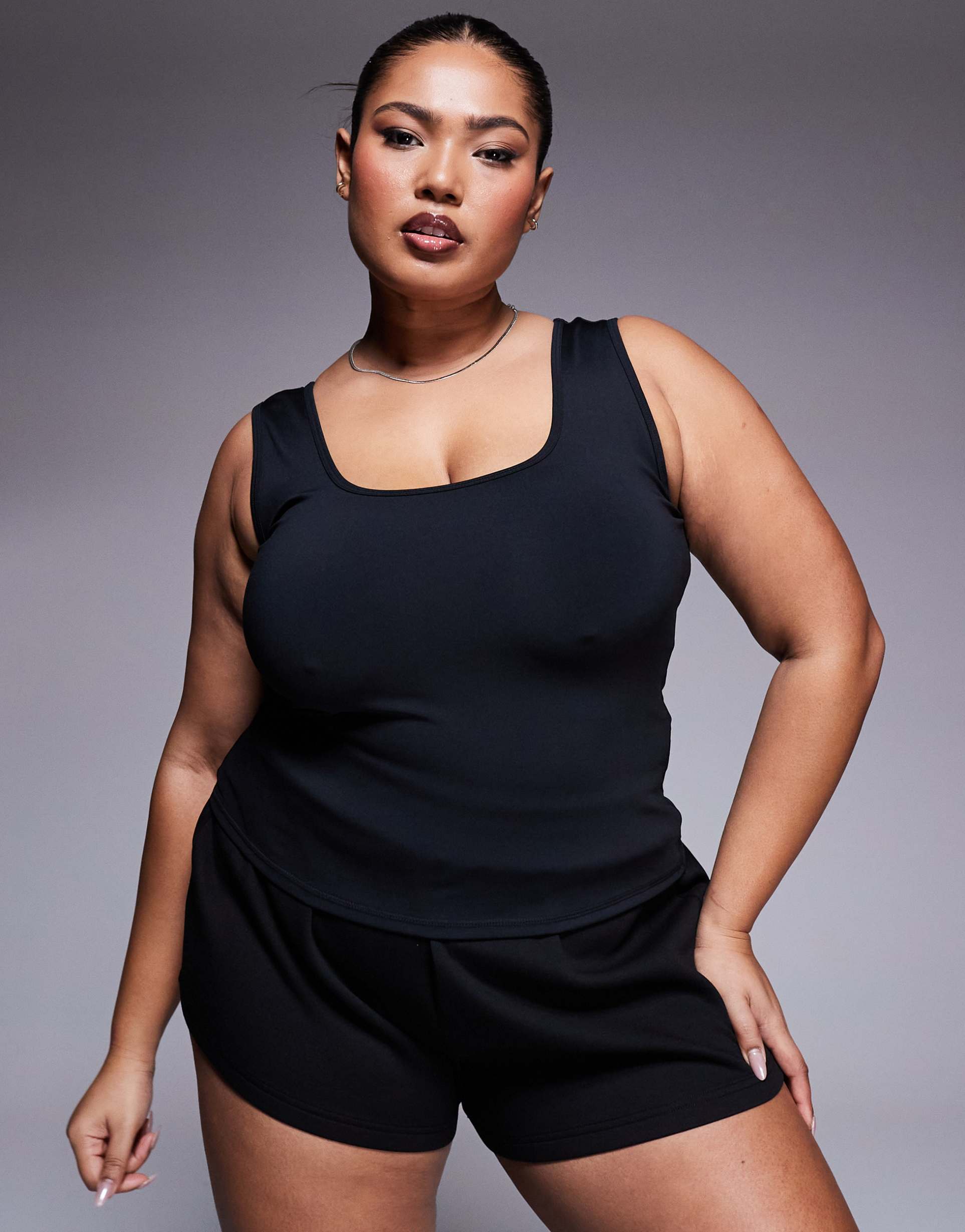 4505 curve icon scoop neck slightly cropped training tank top in black