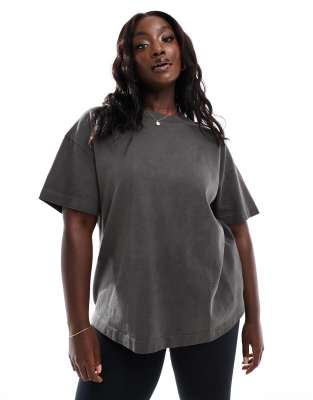 4505 Curve - Icon - Sort og forvasket oversized T-shirt i kraftigt og hurtigttørrende materiale med firkantet pasform 