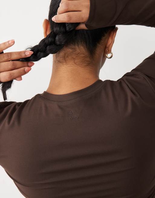 4505 Curve - Icon Studio - T-shirt mini a maniche lunghe morbida al tatto color cioccolato, 2 di 4