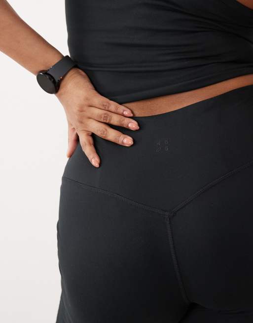 4505 Curve – Icon – Svarta, mjuka leggingsshorts med hög midja, 8 tum, 4 av 5