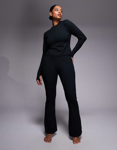 4505 Curve – Icon – Svarta, mjuka, smala yogaleggings med hög midja och utsvängda ben - view 1