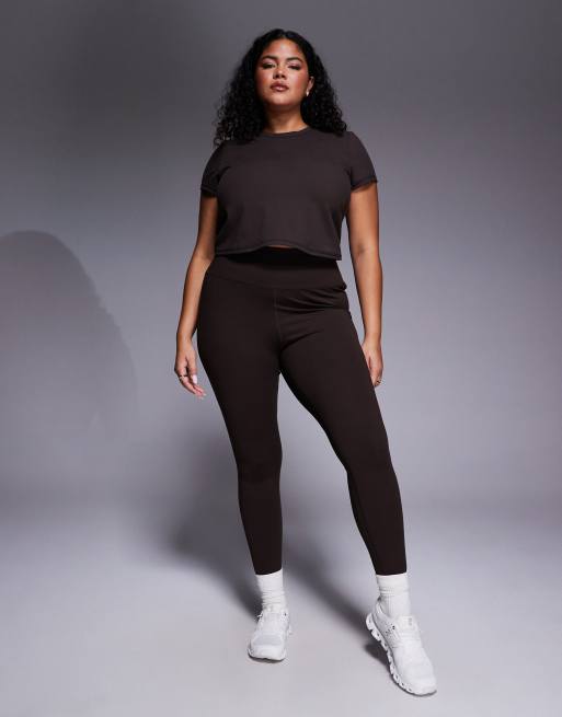 4505 Curve - Icon - T-shirt crop top de sport en tissu doux - Chocolat, 4 de 4