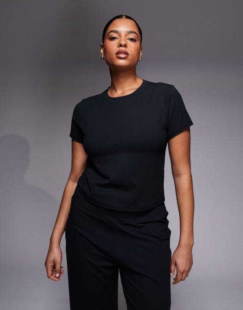 4505 Curve – Icon – Weiches, knapp geschnittenes Studio-T-Shirt in Schwarz - view 1