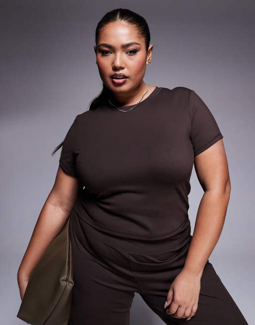 4505 Curve – Icon – Weiches Sport-T-Shirt in Schokobraun mit kurzem Schnitt 