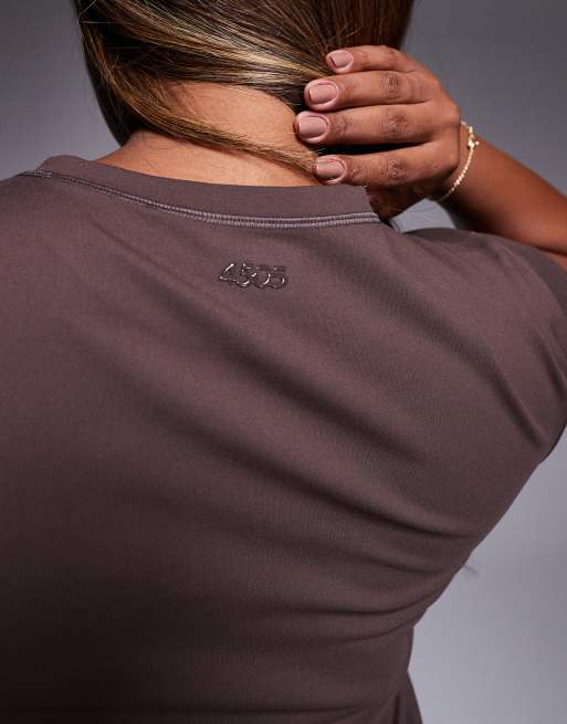 4505 Curve – Icon – Weiches Studio-T-Shirt in Pflaumen-Schokobraun mit kurzem Schnitt, 4 von 4