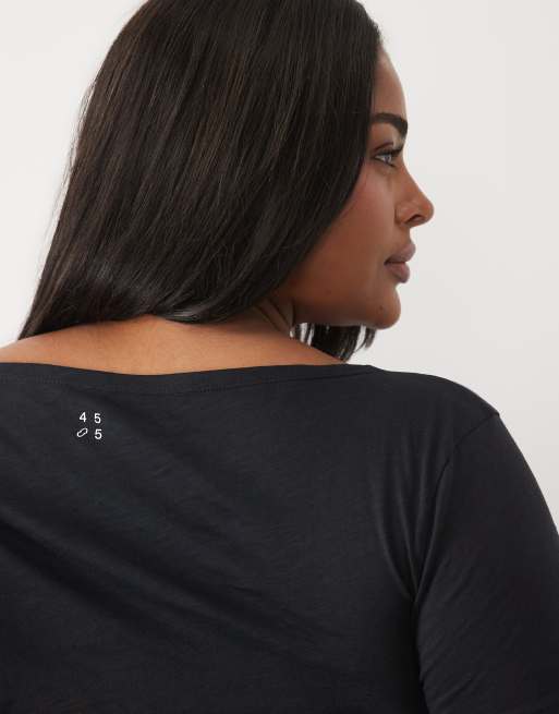 4505 Curve quick dry cotton slub texture off the shoulder crop t-shirt in black, 4 of 4