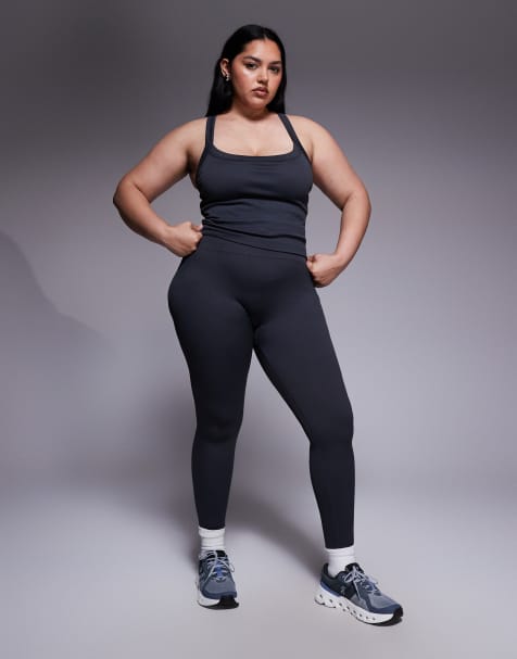4505 Curve sculpting seamless gym set in flint grey - view 1