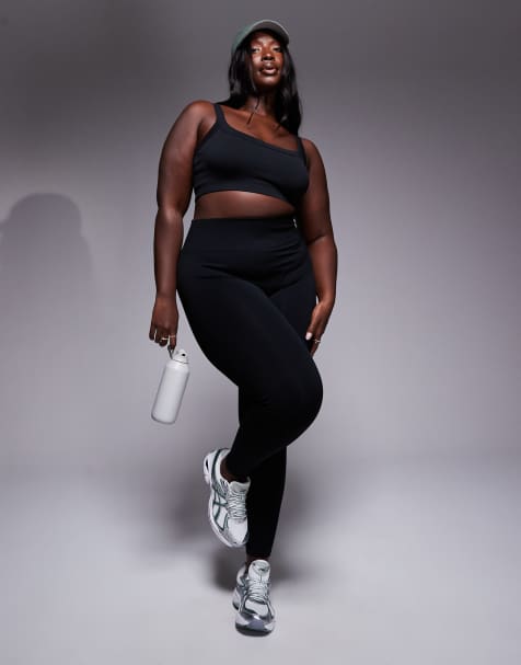 4505 Curve sculpting seamless medium support sports bra in black  - view 1