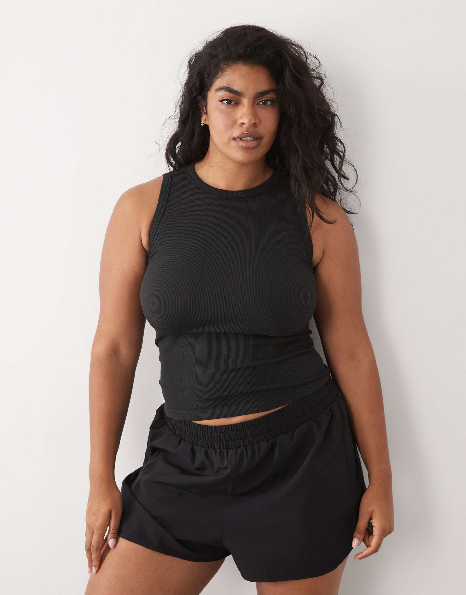 4505 curve seamless lightweight rib 90s racer tank top in black