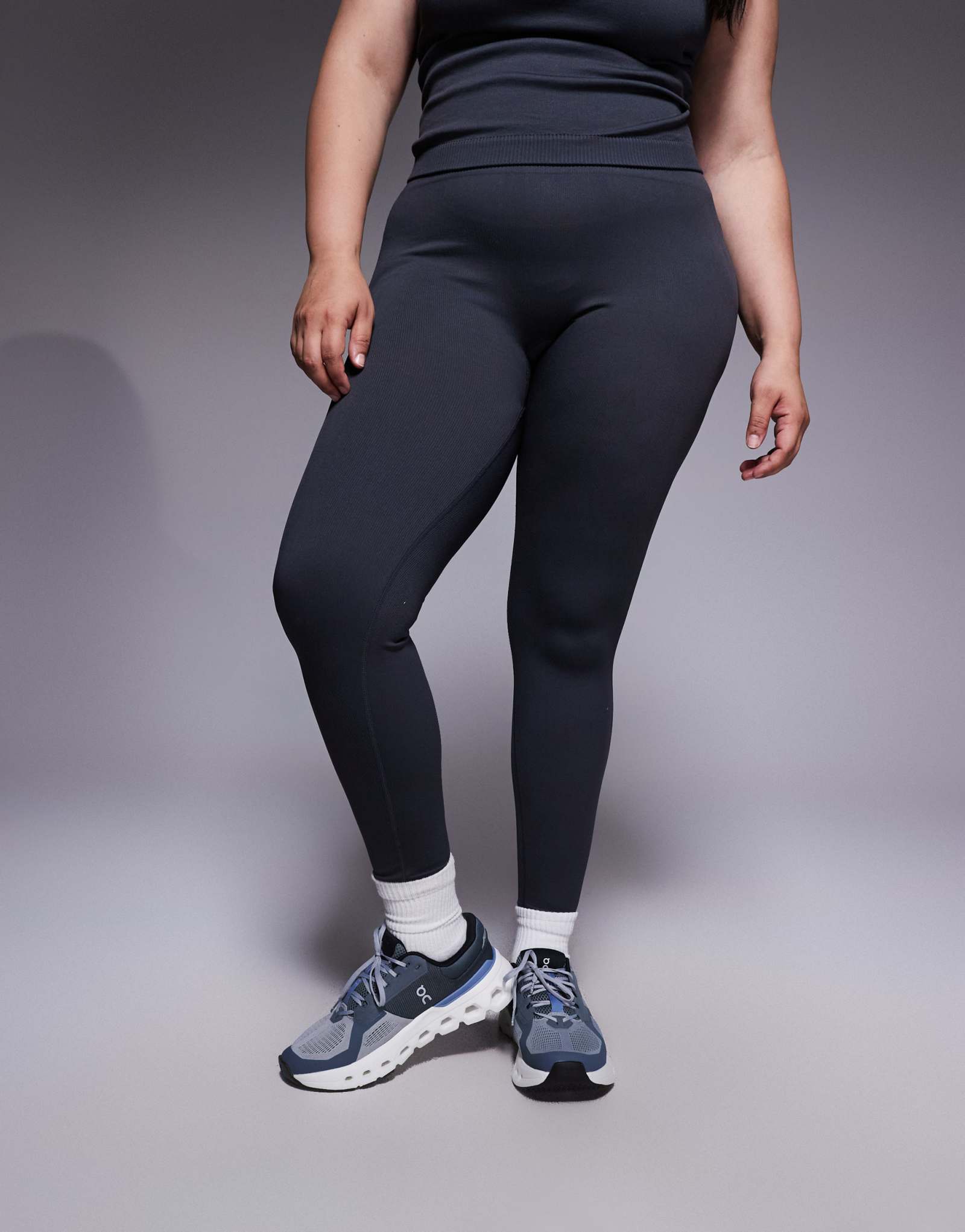 4505 Облегающие бесшовные спортивные леггинсы с завышенной талией кремнево-серого цвета