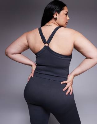 4505 Curve Seamless Sculpting Tank Top With Inner Bra And Adjustable Straps In Black
