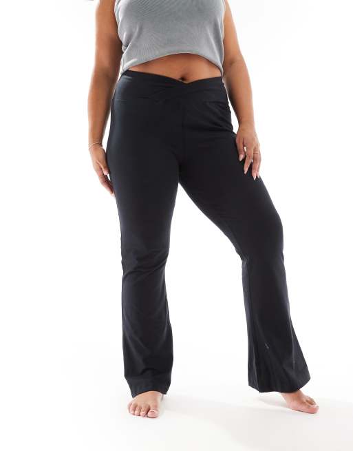 4505 - Curve - Smalle kick flare-legging met taille met overslag van zachte stof
