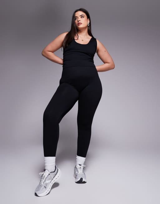 4505 Curve smooth seamless V neck tank top with inner bra in black 