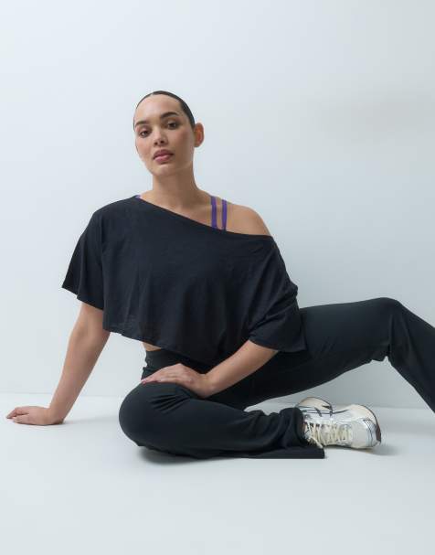 4505 Curve snabbtorkande crop t-shirt i bomull med slubstruktur och bara axlar i svart - view 1