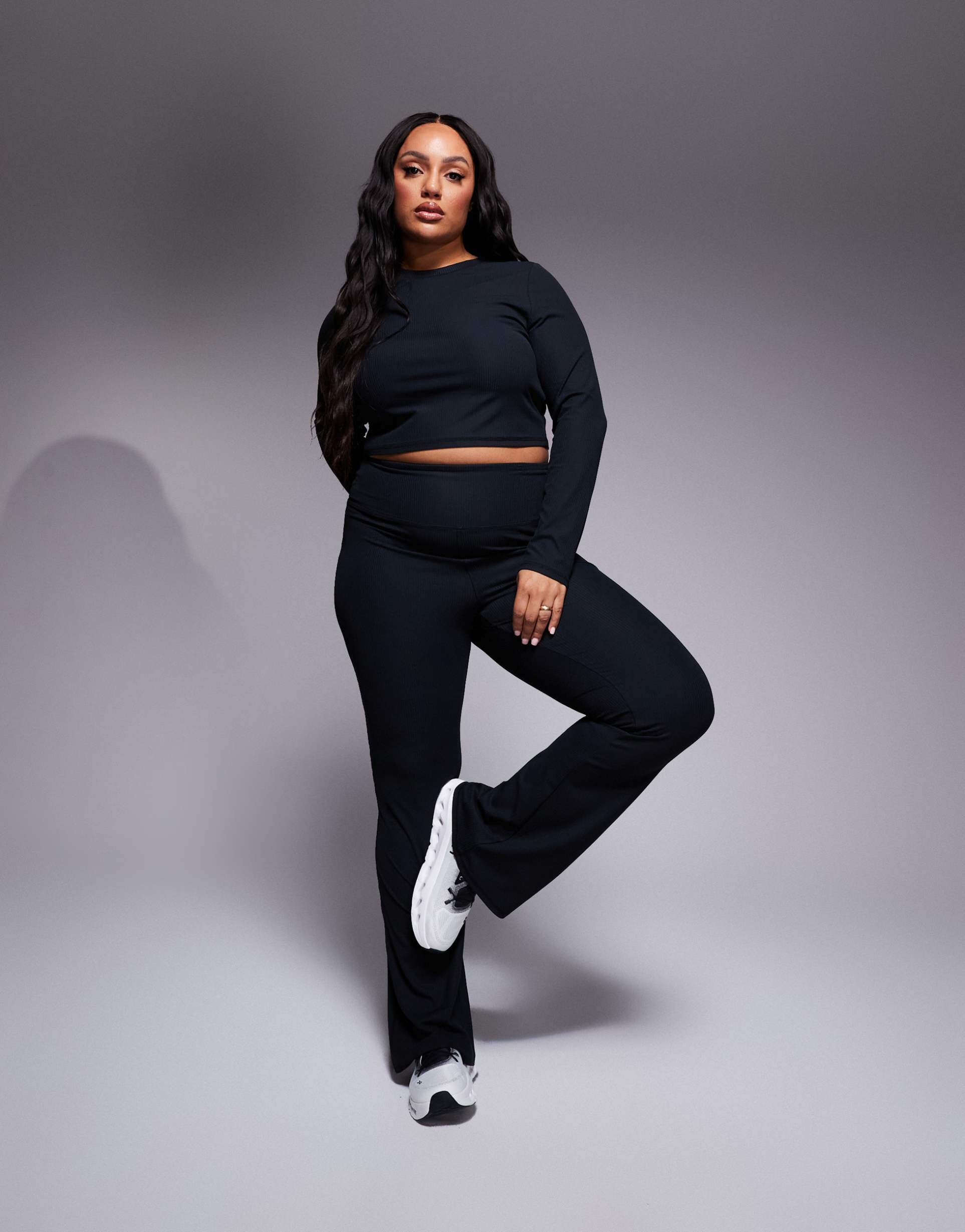 4505 curve soft touch ribbed cropped long sleeve t-shirt in black