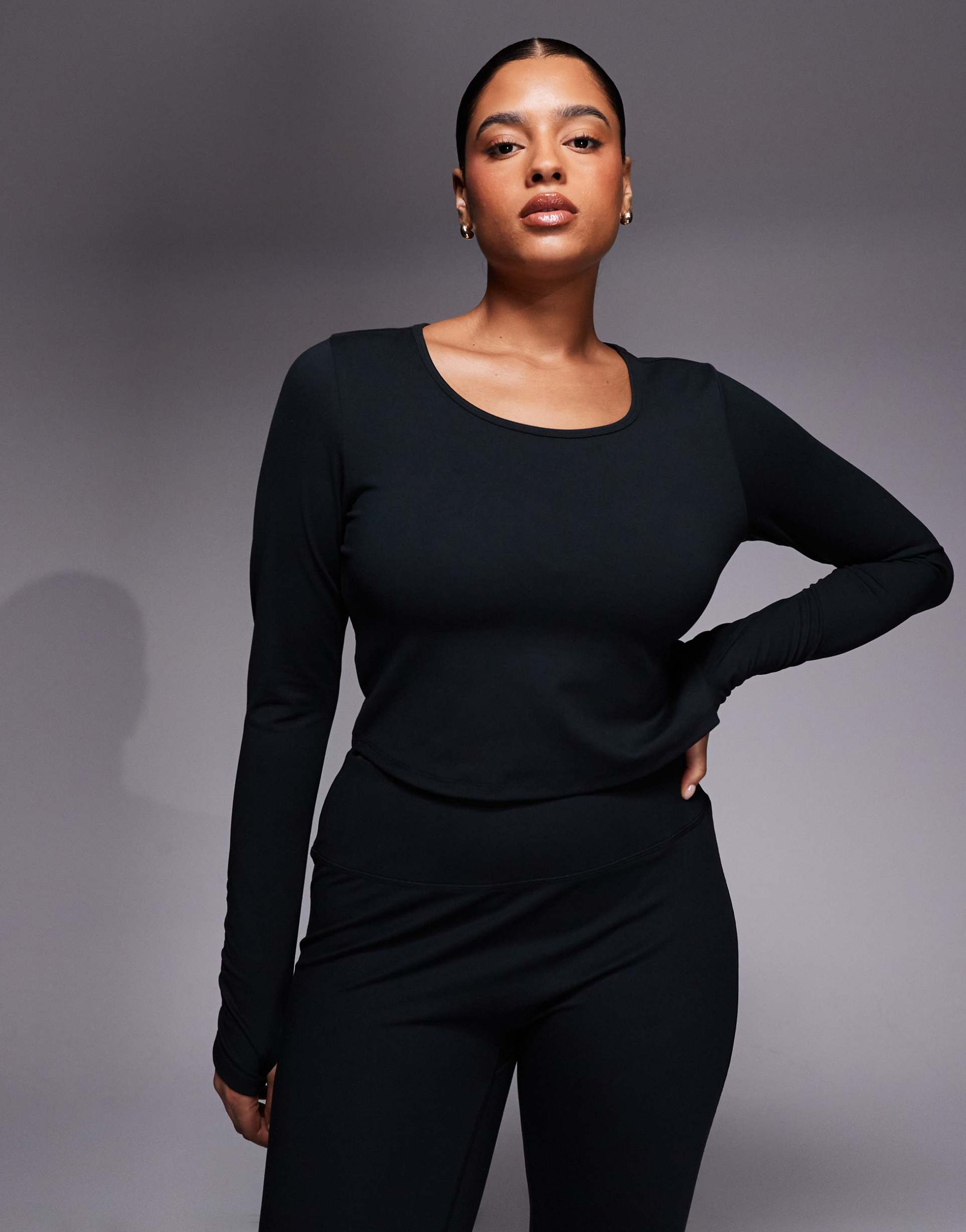 4505 curve soft touch scoop neck long sleeve top with ruched sleeves in black