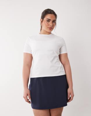 Curve - Tailliertes Alltags-T-Shirt aus Baumwolle in Weiß mit schnelltrocknendem Finish Weiß 50