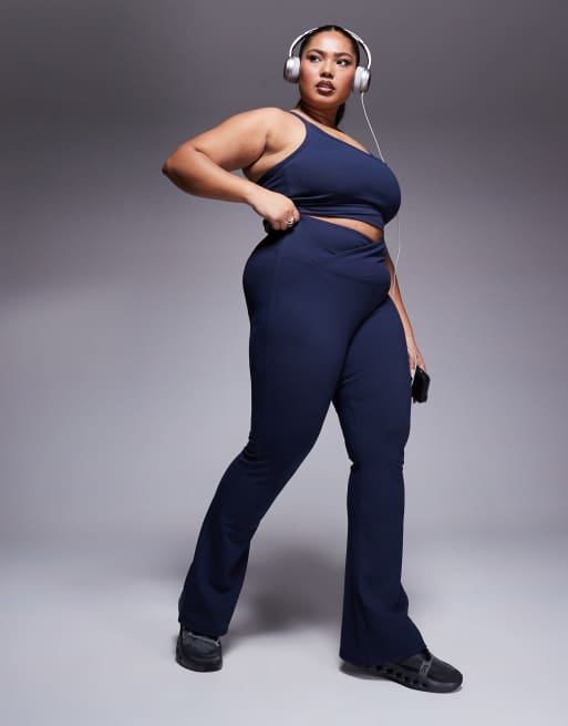 4505 - Curve - Zachte smalle kick flare-yogalegging met taille met overslag in middernacht marineblauw 