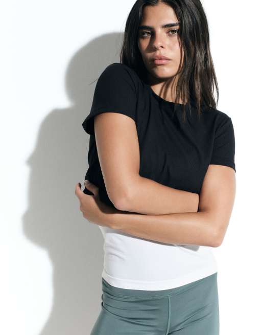 4505 engineered performance waffle cropped running t-shirt with quick dry in black, 4 of 5