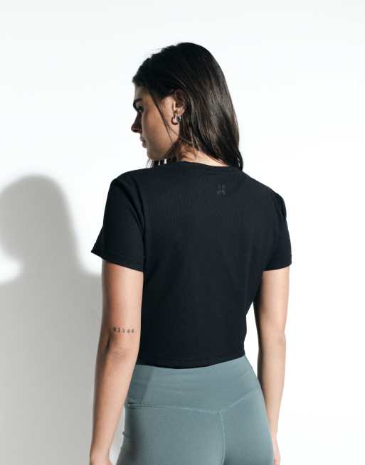 4505 engineered performance waffle cropped running t-shirt with quick dry in black, 5 of 5