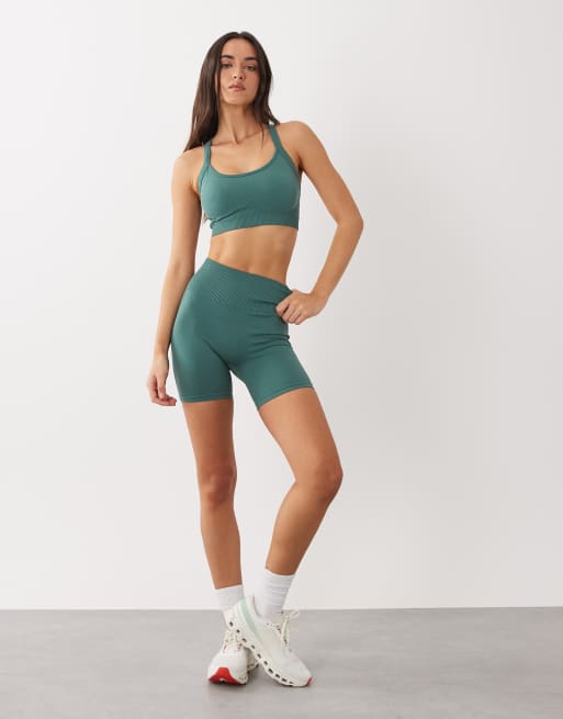 4505 – Figurformende, nahtlose Booty-Shorts in Salbeigrün mit hohem Bund, 8 cm Schrittlänge, 2 von 5