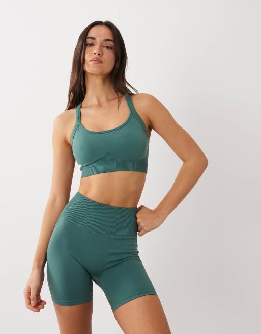 4505 – Figurformende, nahtlose Booty-Shorts in Salbeigrün mit hohem Bund, 8 cm Schrittlänge, 3 von 5