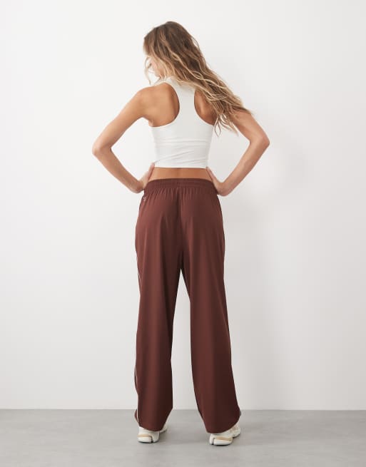 4505 gewebte Wide-Leg-Track-Joggers mit Paspeldetails in Cognac, 4 von 5