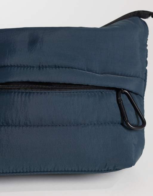 4505 – Gråblå, vadderad, vävd gymnecessär med nyckelklämma, 3 av 4