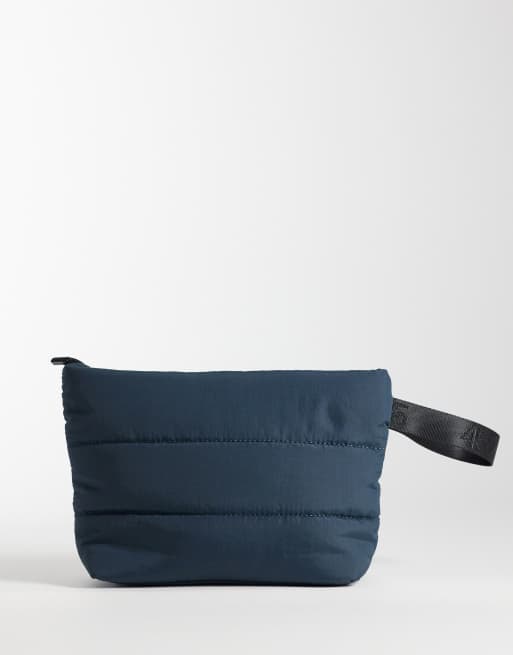 4505 – Gråblå, vadderad, vävd gymnecessär med nyckelklämma, 4 av 4