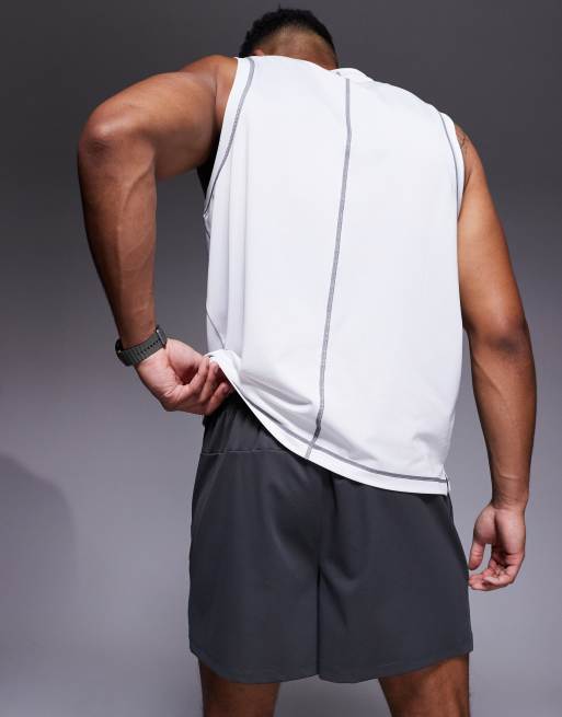 4505 Heavy Lifting graphic training shorts with zip pockets in graphite, 4 of 5