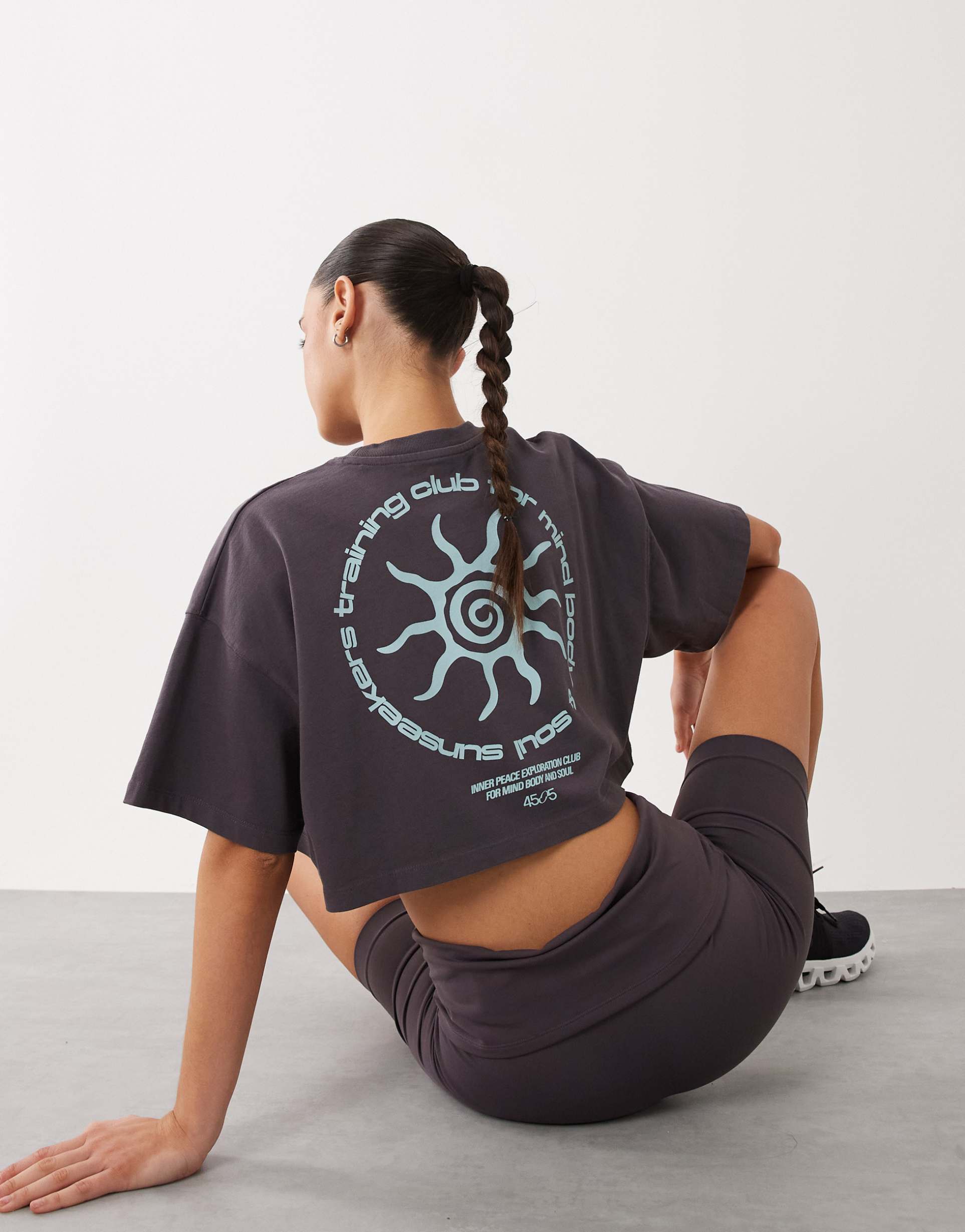 4505 heavyweight cotton cropped t-shirt with back print in washed storm gray