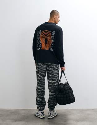 4505 Heavyweight Cotton Oversized Long Sleeve T-shirt With Back Print In Black