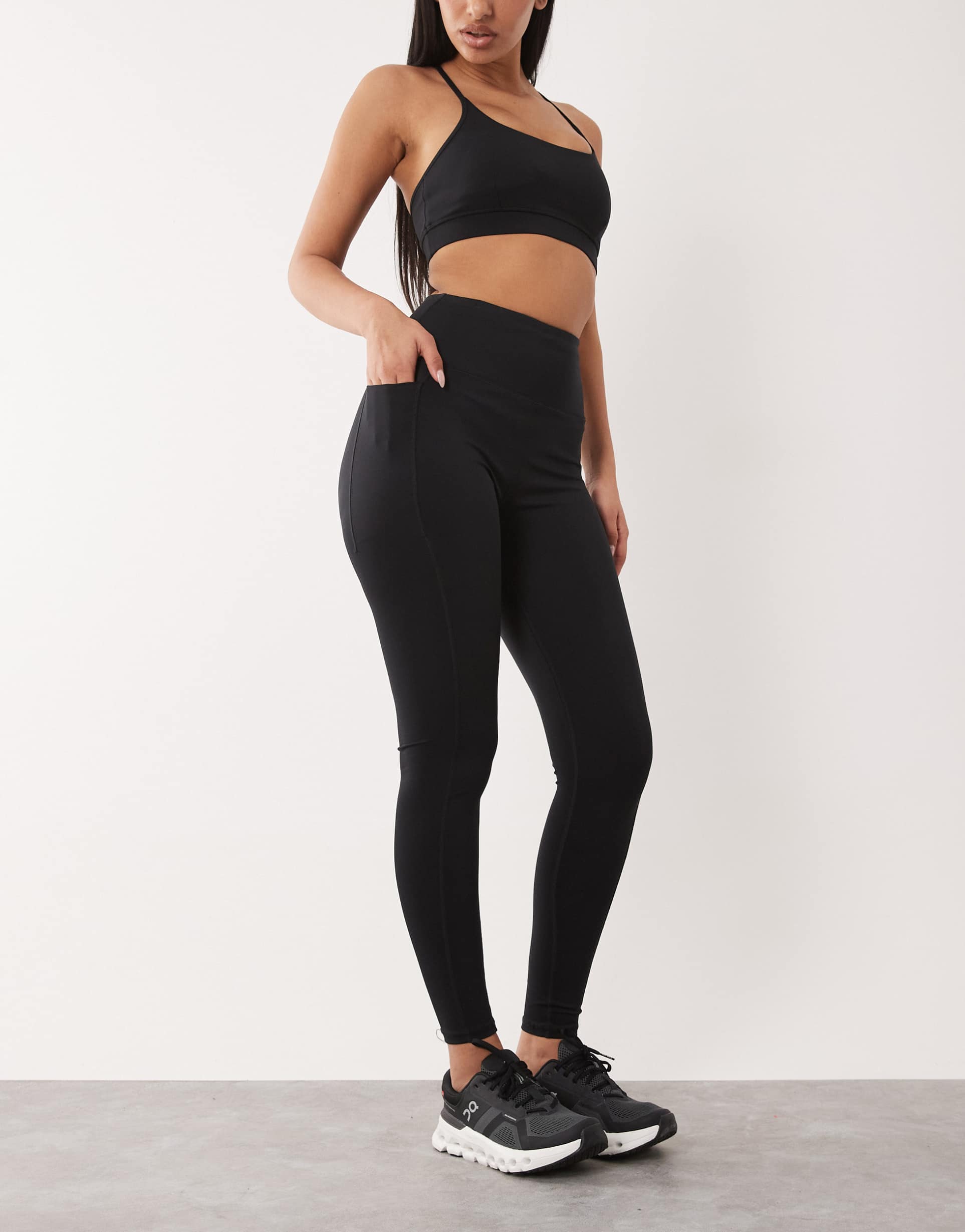 4505 hourglass icon active tie waist run leggings with phone pocket in black