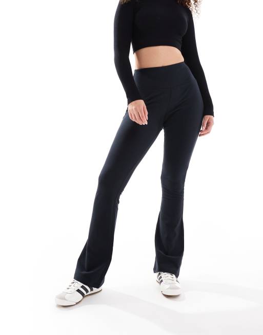 4505 Hourglass Icon slim kick soft touch yoga legging in black, 4 of 5