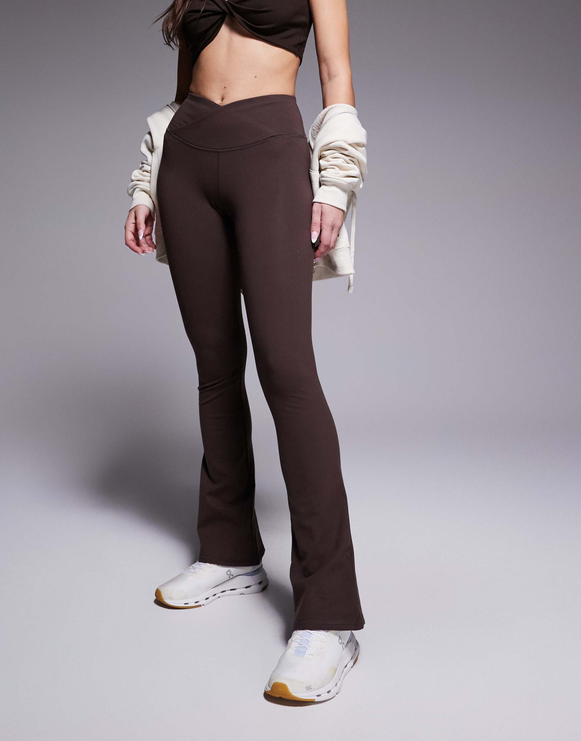 4505 hourglass icon soft touch wrap waist slim kick yoga leggings in plum chocolate