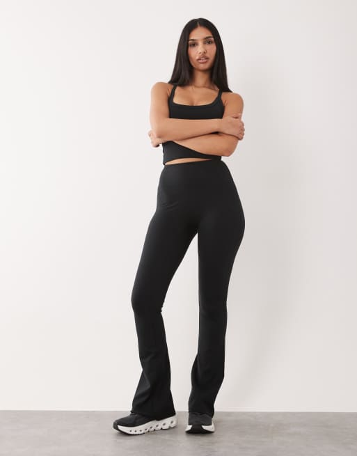 4505 – Hourglass – Icon – Svarta, mjuka yogaleggings med hög midja och utsvängd design, 2 av 5