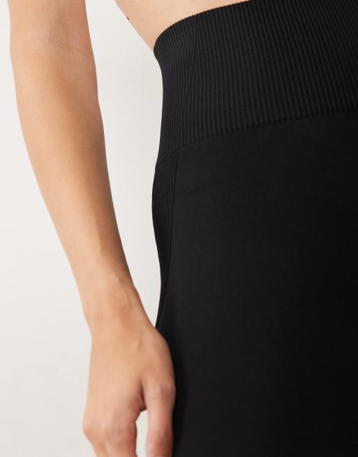 4505 Hourglass sculpting seamless 5 inch high waist booty short in black, 4 of 5