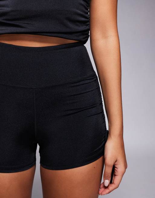 4505 Hourglass Shorts neri lucidi con arricciatura laterale e