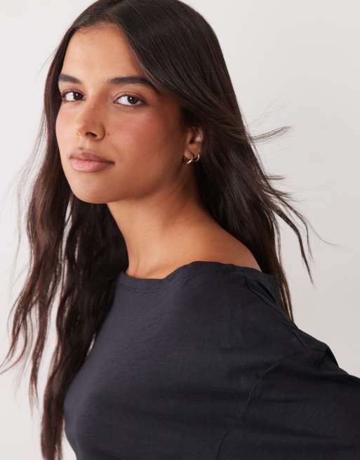 4505 hurtigttørrende T-shirt i bomulds-slub med offshoulder og cropped pasform i sort, 3 af 4