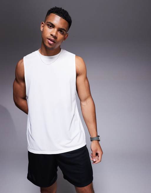 4505 - Hvid tanktop i mesh med "Training Club"-print på ryggen, 3 af 4