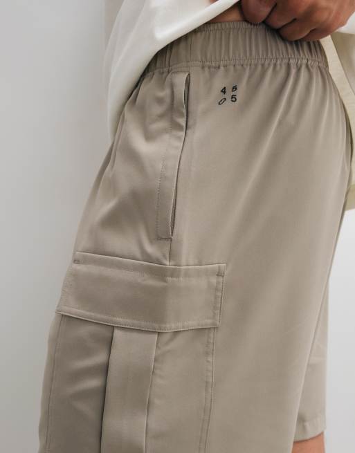 4505 Icon 18cm quick dry training cargo shorts with zip pockets in greige, 5 of 5