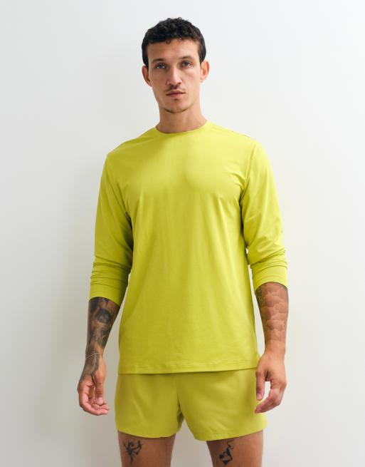 4505 Icon 3 inch quick dry running shorts with back phone pocket in apple green, 2 of 5