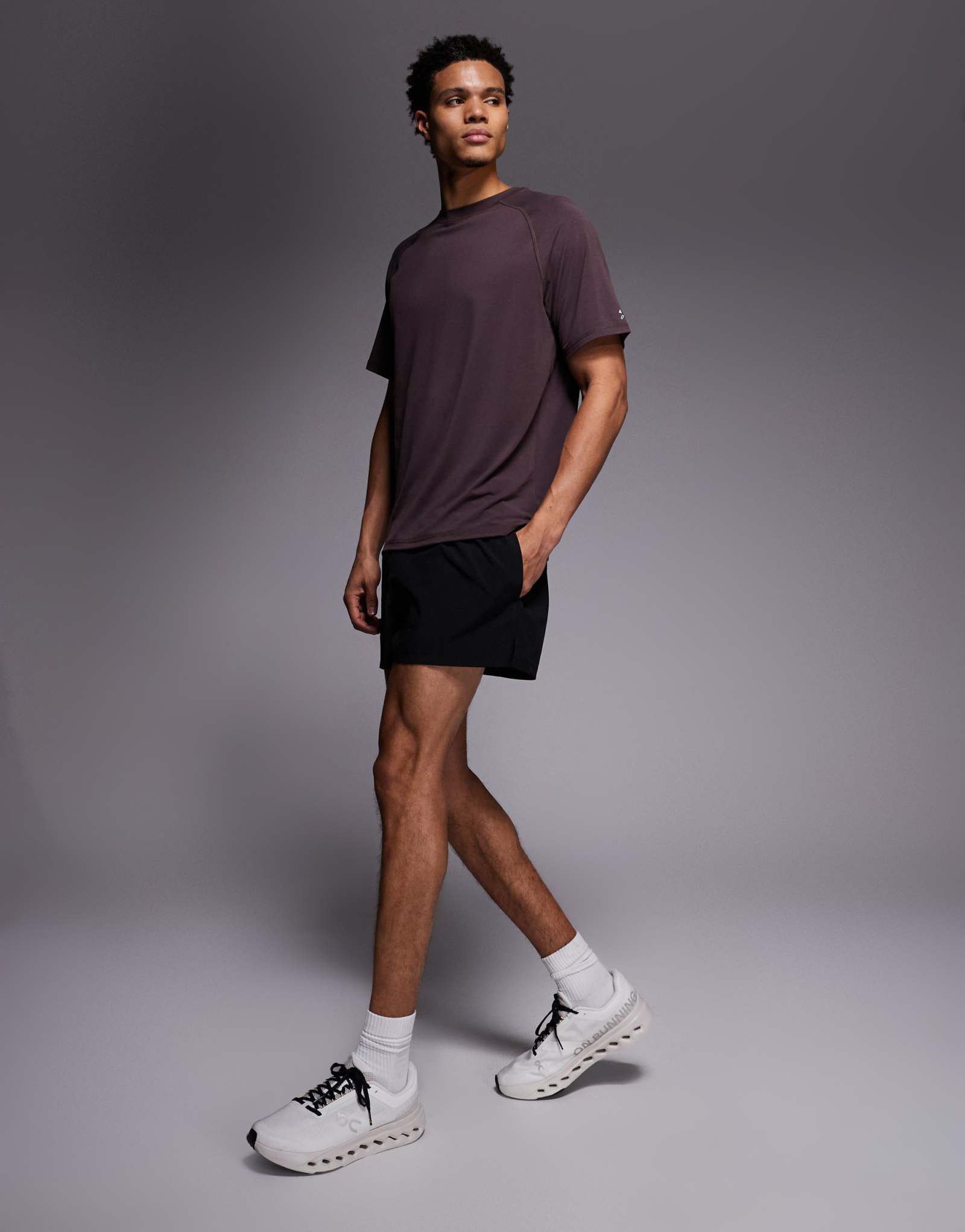 4505 Icon 3-дюймовые быстросохнущие шорты для бега с карманом для телефона на спине черного цвета