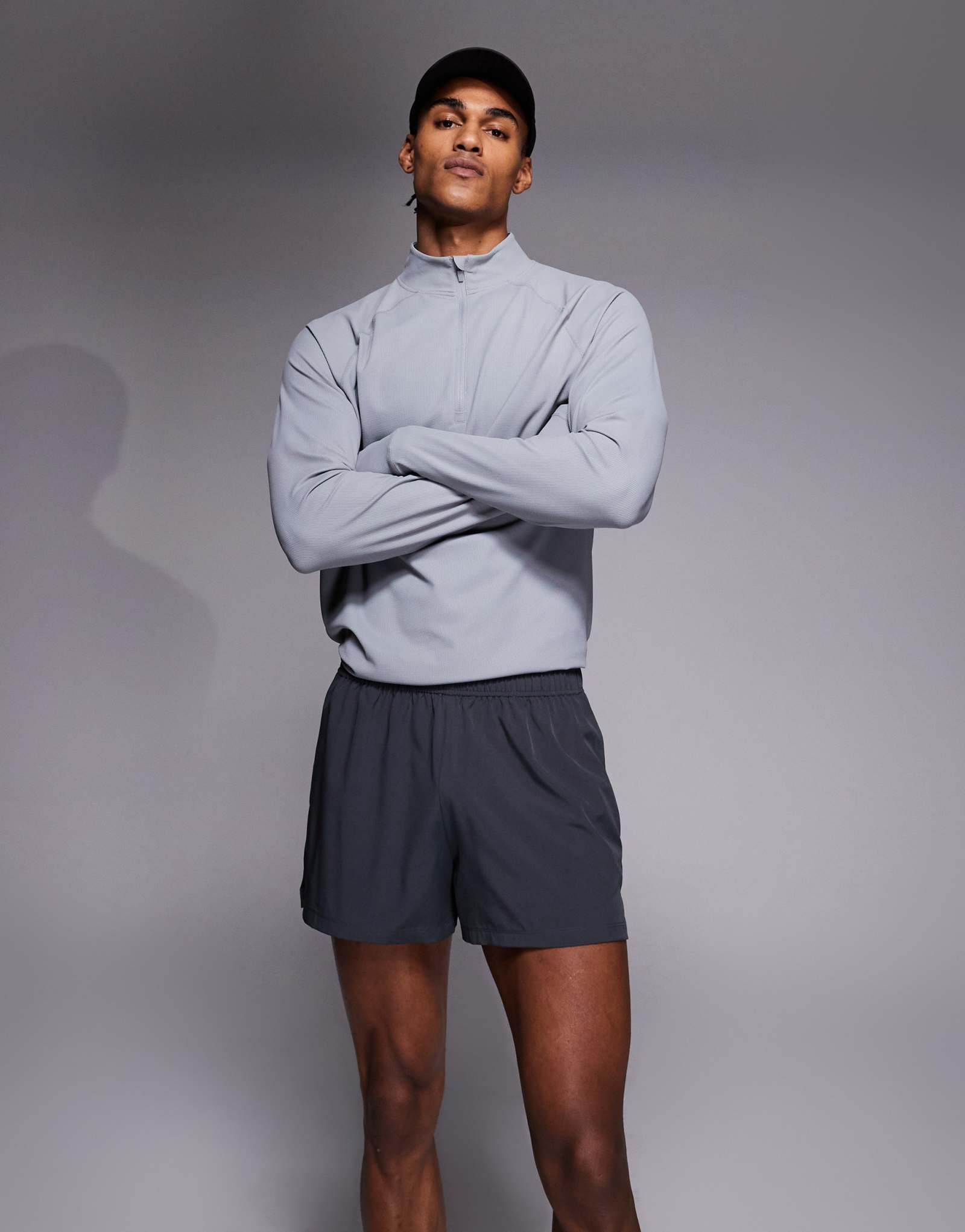 4505 Icon 3-дюймовые быстросохнущие шорты для бега с карманом для телефона на спине цвета древесного угля