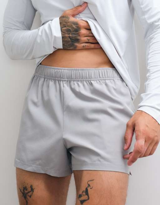 4505 Icon 3 inch quick dry running shorts with back phone pocket in light grey, 2 of 5
