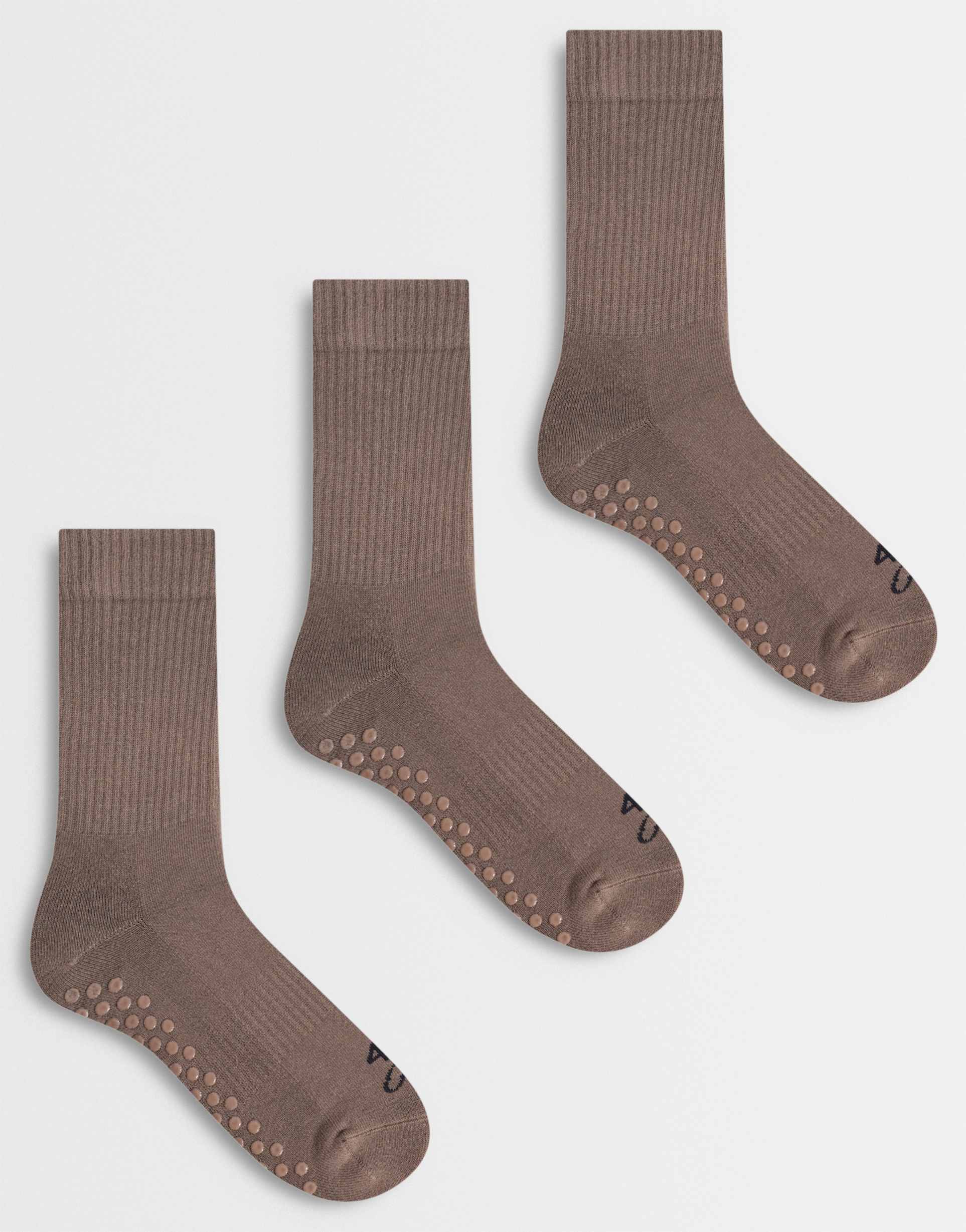 4505 icon 3 pack non slip grip pilates crew socks in fawn