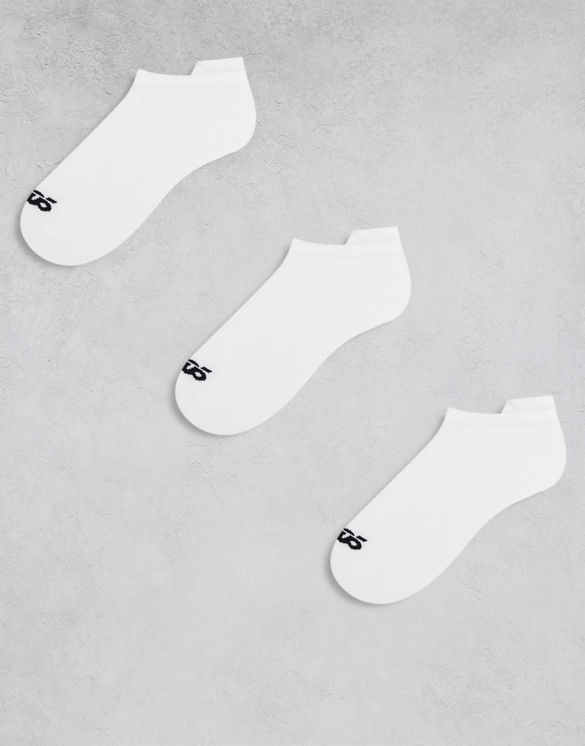 4505 icon 3 pack quick dry sneaker sport socks in white