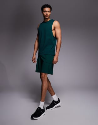 4505 Icon 7 Inch Quick Dry Training Cargo Shorts With Zip Pockets In Green