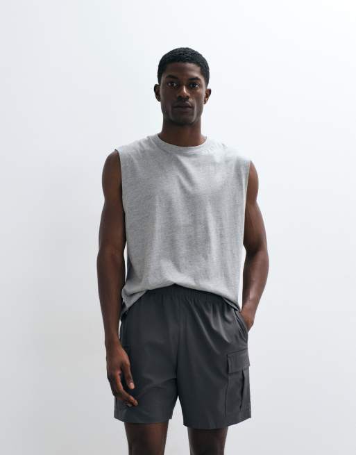 4505 Icon 7 inch quick dry training cargo shorts with zip pockets in dark grey, 4 of 5