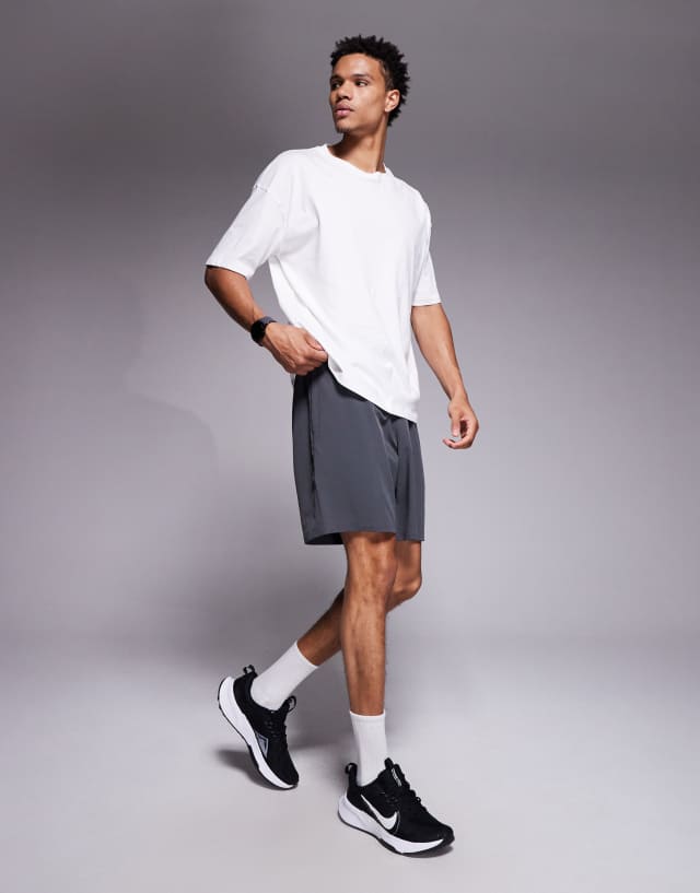 4505 Icon 7 inch quick dry training shorts with zip pockets in